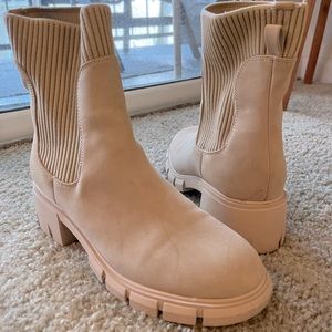 SAND SUEDE BOOT